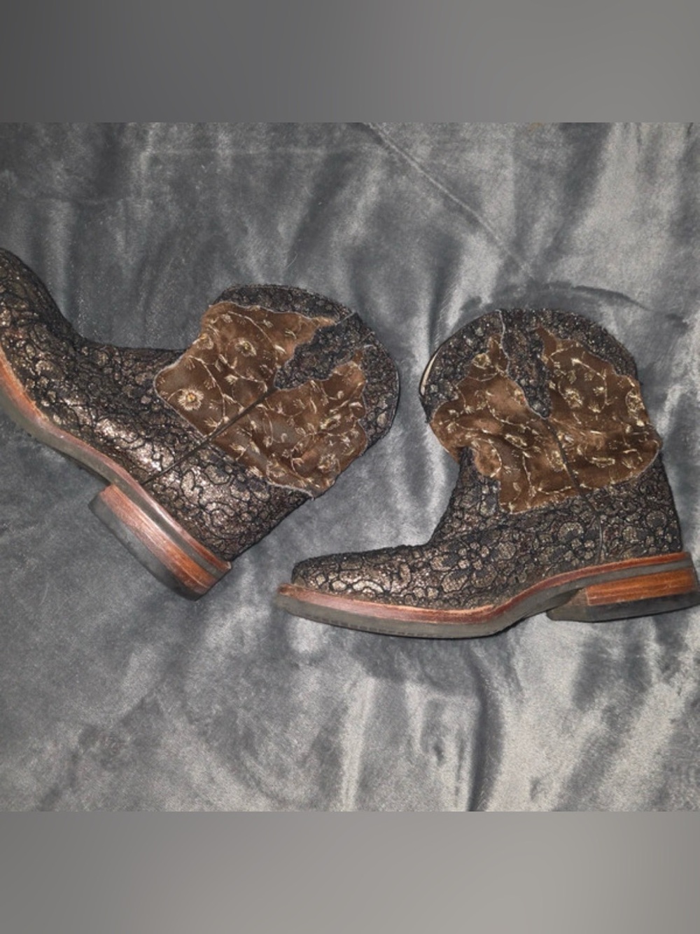 EUC~Ferini~Women's Brown and Black Floral Lacy Textured Boots